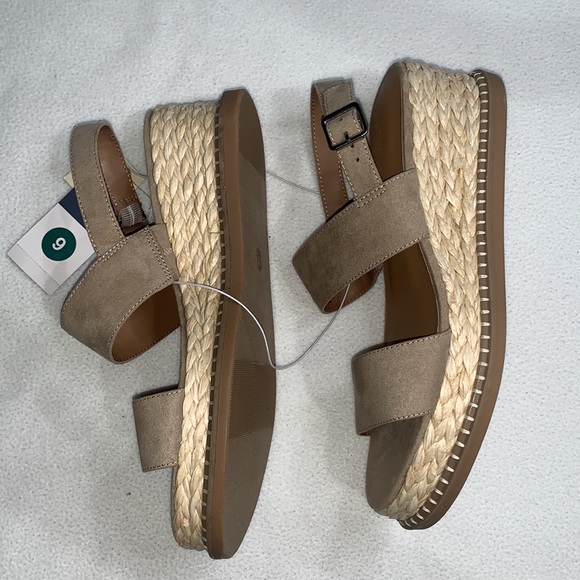 Women's Wedge Heels - Universal Thread Taupe size 9. NWT - Picture 3 of 8